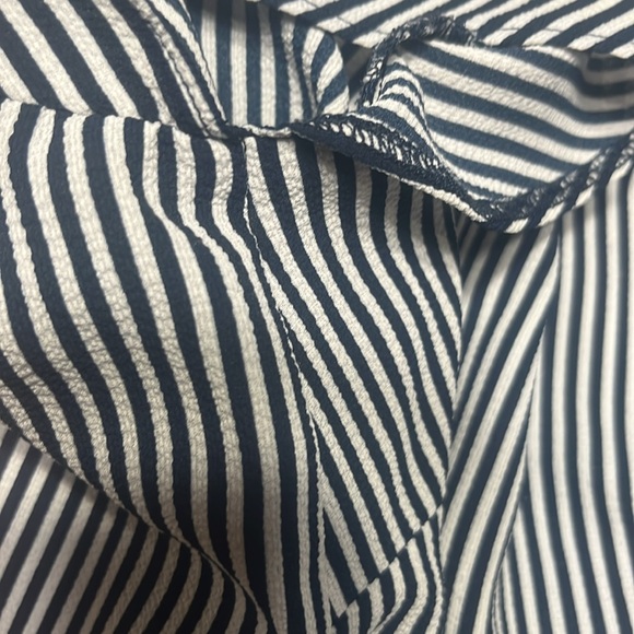 Adrianna Papell 2X Striped Flutter Short Sleeve Blouse Navy/ White - Picture 6 of 7